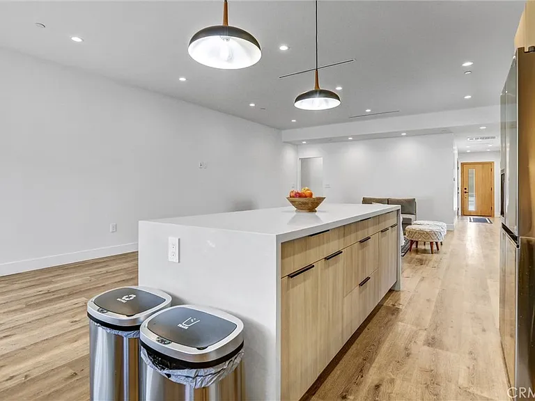 6900 Corbin Ave — Photo 10