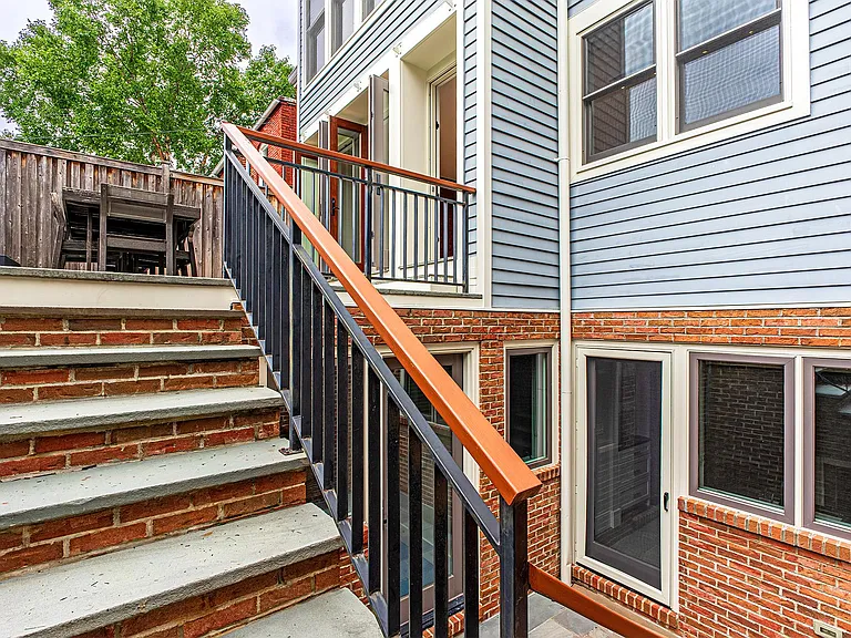 325 D St SE — Photo 65