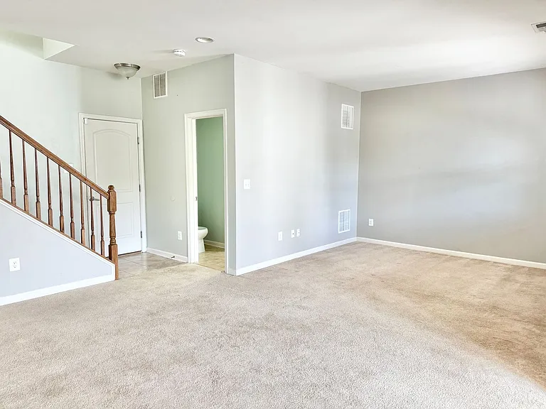 7 Coulter Ln — Photo 22