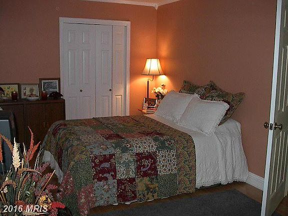 5th image of 222 Darl Cir