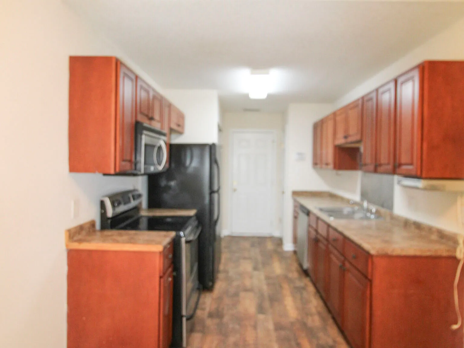 5 bed, 3.0 bath, 2045 sqft, $2,300 — Photo 4