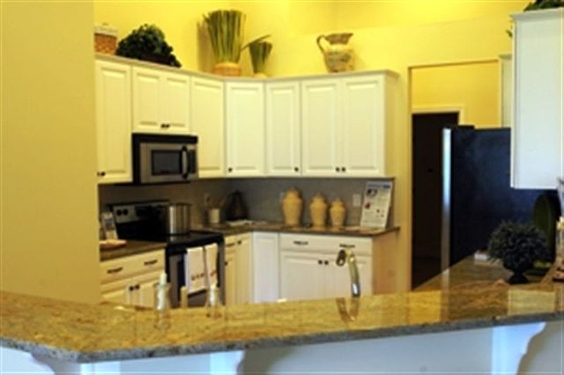 3rd image of 38 MILLTOWNE Drive