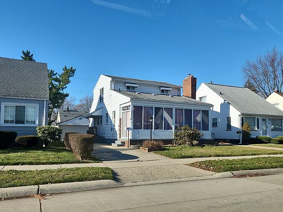 3rd image of 28081 Hillview St