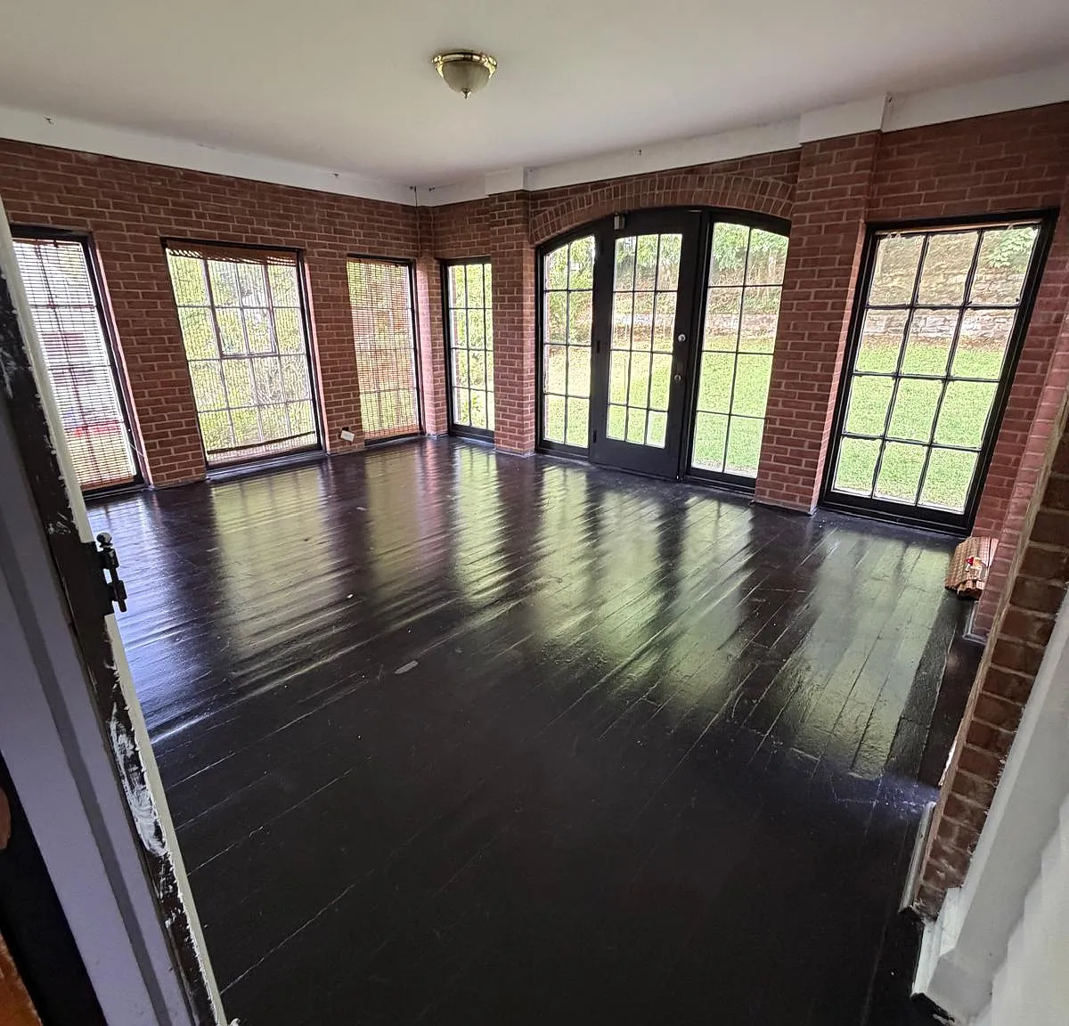 2 bed, 1150 sqft, $1,600 — Photo 1