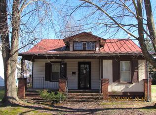 223 Academy Ave, Blackstone, VA 23824