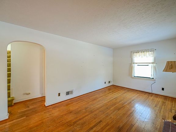 4th image of 61 Mulligan Rd