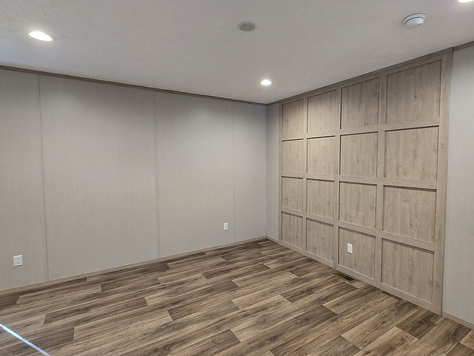 2nd image of 863 Fountain Cir