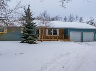 5115 Willow Oaks Cir, Bismarck, ND 58504