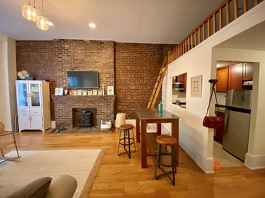 Rented by NY Living Solutions | media 28