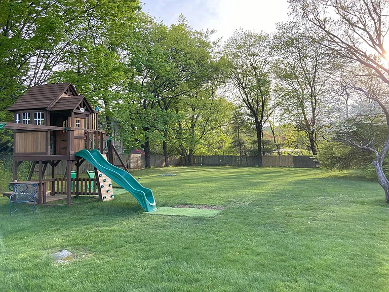 18 Lincoln Ave — Photo 12