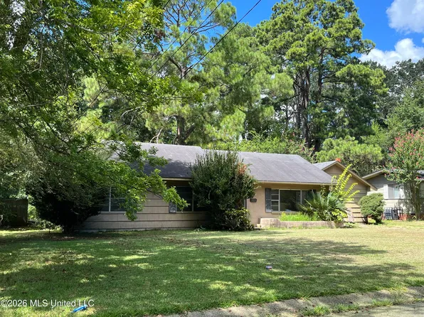 411 Pimlico Pl, Jackson, MS 39211