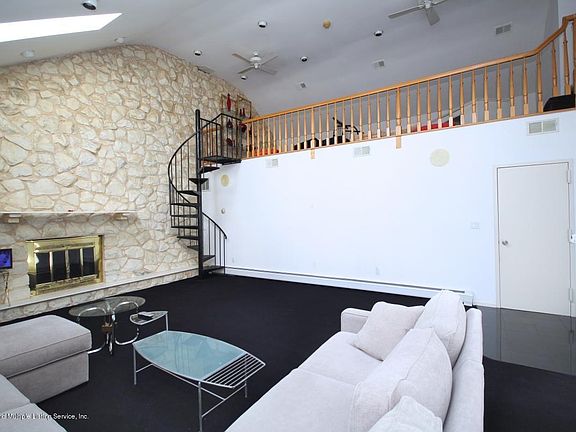 4th image of 86 Johanna Ln
