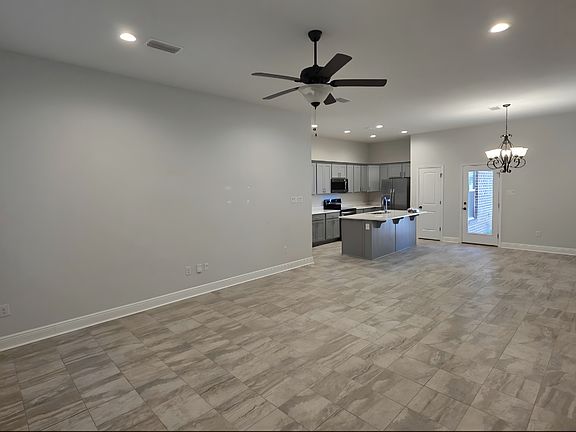 3rd image of 836 Avellanas Dr