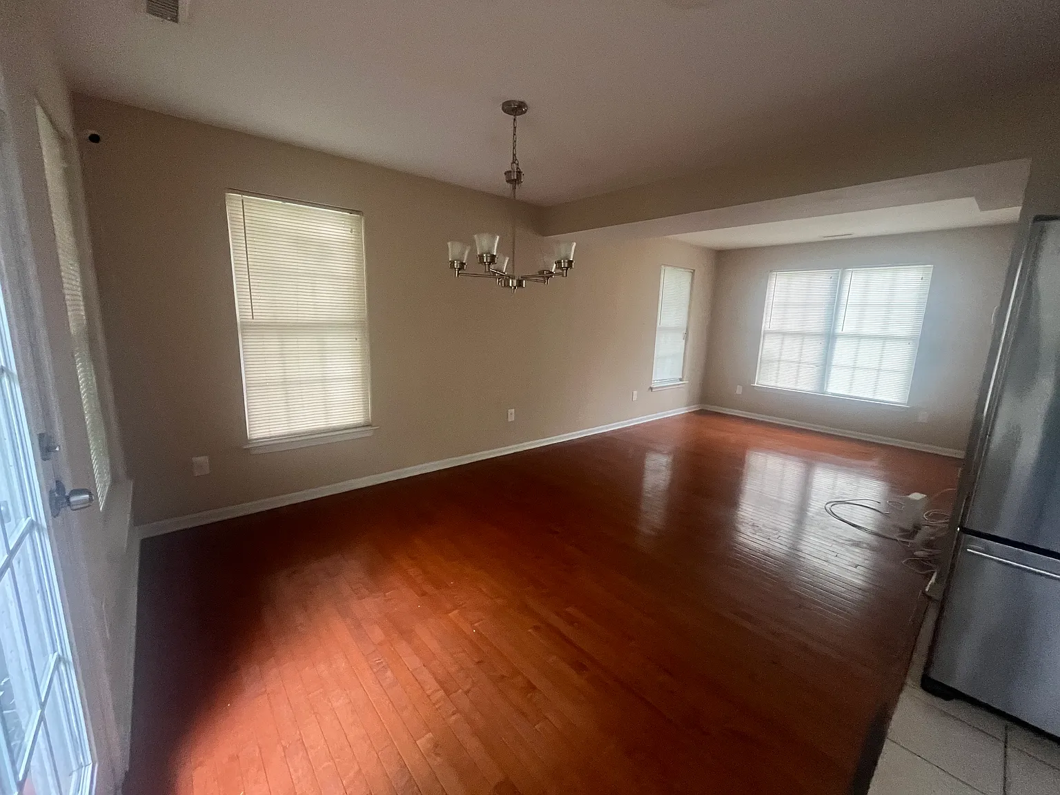 6 bed, 3.5 bath, 1683 sqft, $3,750 — Photo 2