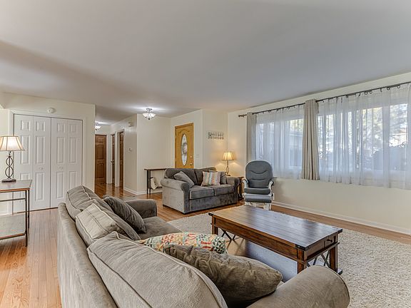 3rd image of 375 N Vista Ave