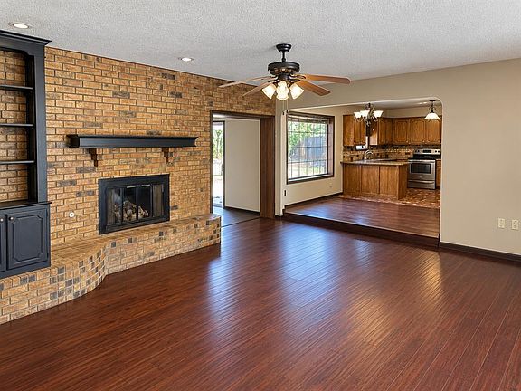 4th image of 2515 Thomas Cir