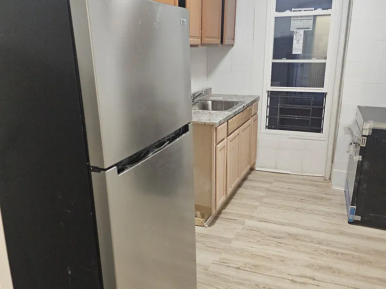 916 Bryant Ave — Photo 4