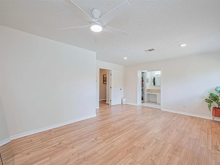 8018 Zimmermann Dr — Photo 24