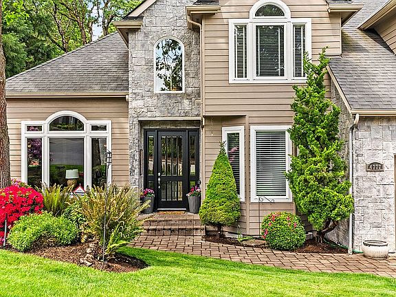 2nd image of 4777 Southampton Dr SE
