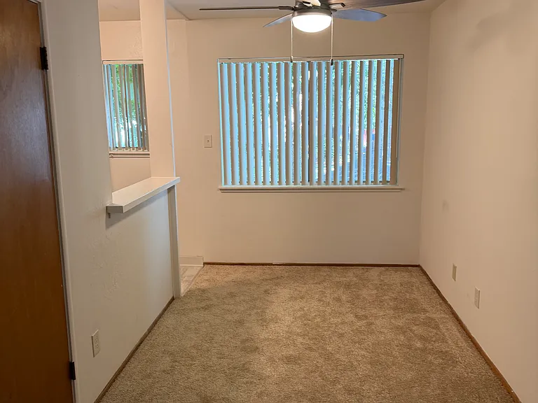 2406 G St — Photo 2