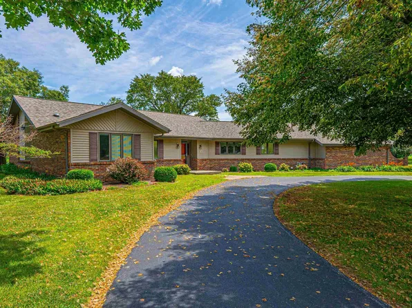 25 Lakewind Dr, Mount Pulaski, IL 62548