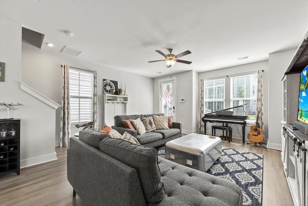 3 bed, 2.5 bath, 1732 sqft, $3,000 — Photo 4