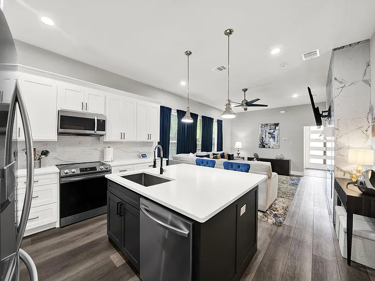 1st Floor Living Room/Kitchen