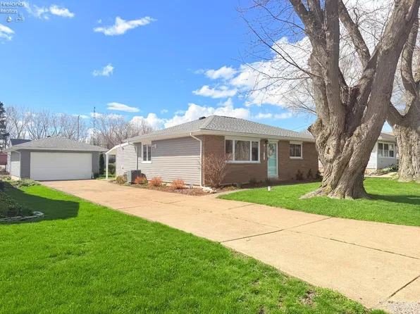 2078 Willowcove Dr, Lakeside Marblehead, OH 43440