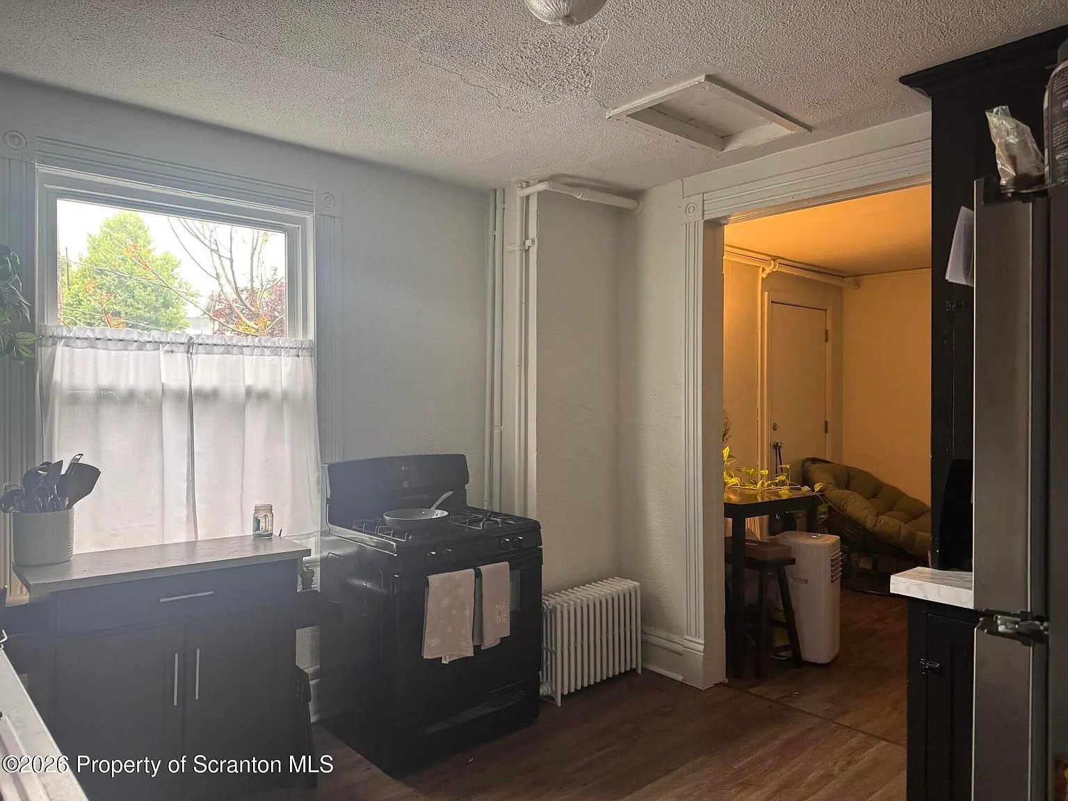 2 bed, 1.0 bath, 765 sqft, $1,250 — Photo 4