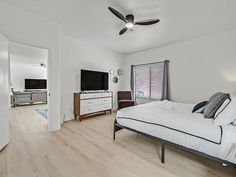 9825 Garamound Ave — Photo 18