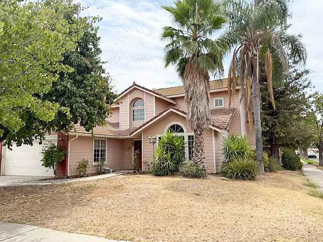 4 bed, 2093 sqft, $2,500 — Photo 1