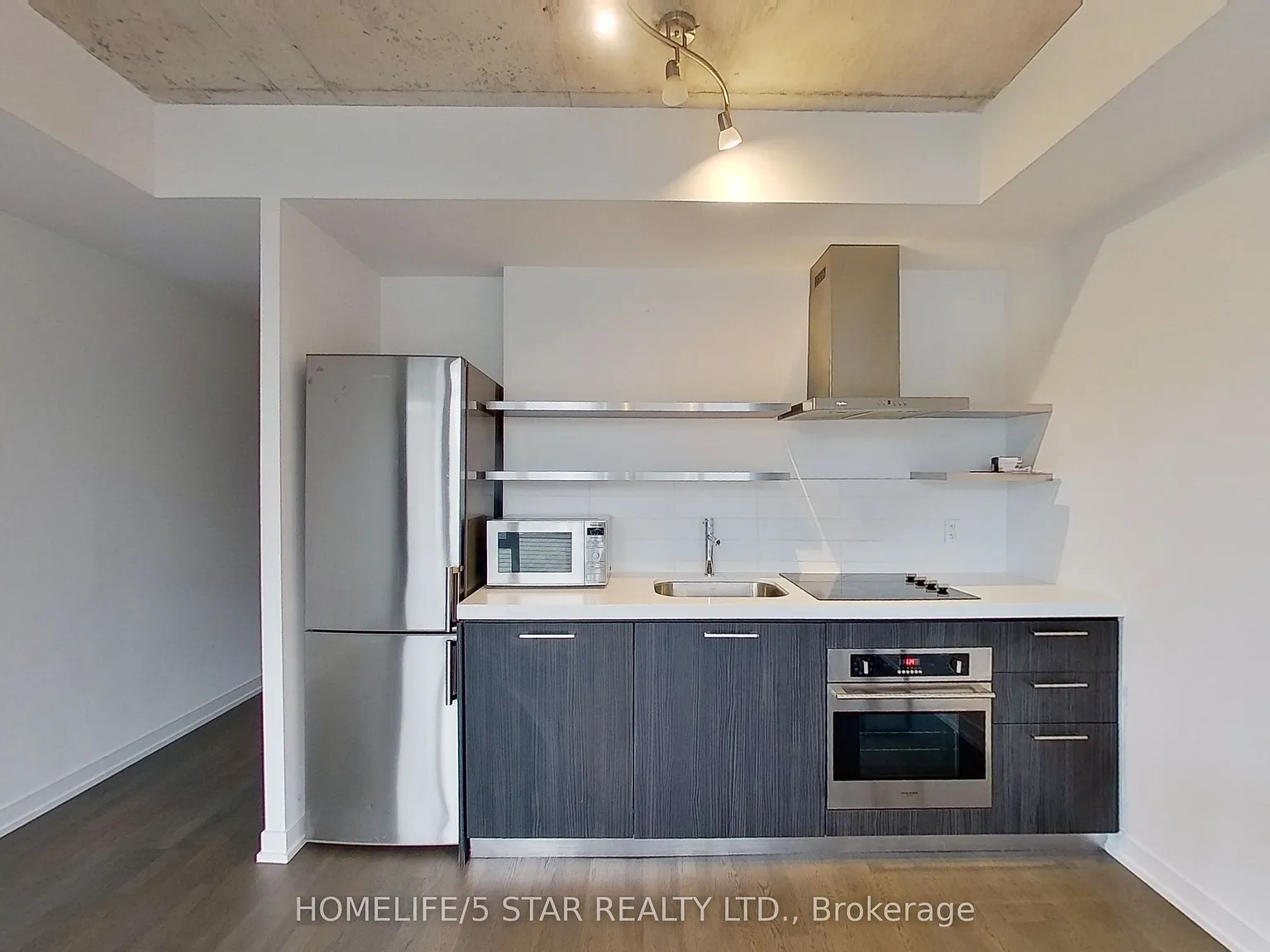 Fashion House Condos — Photo 2