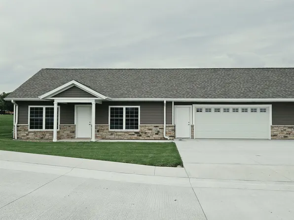 1301 Max Dr, Manchester, IA 52057