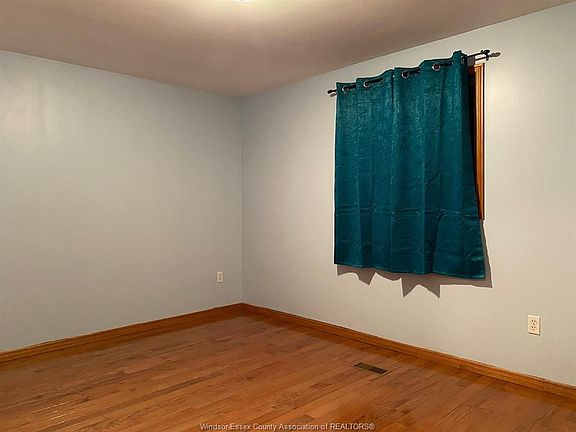5th image of 822 Silverdale Dr