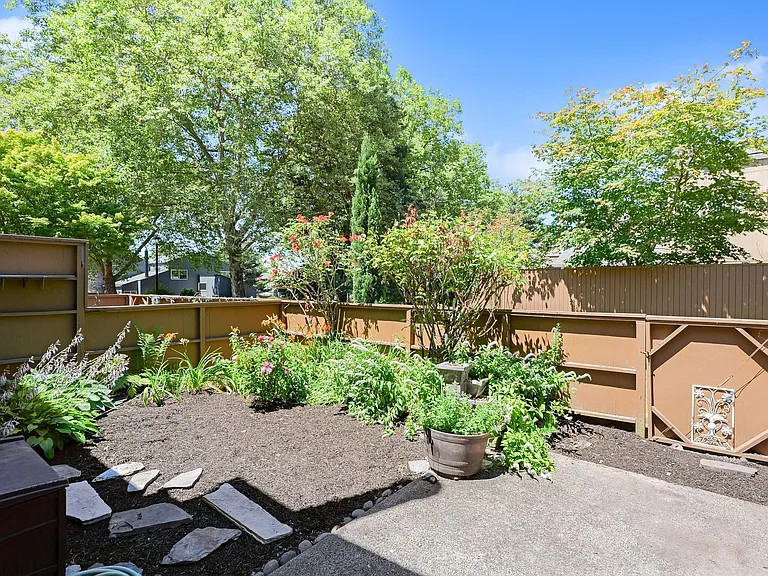 17570 NW Shorewood Dr — Photo 19