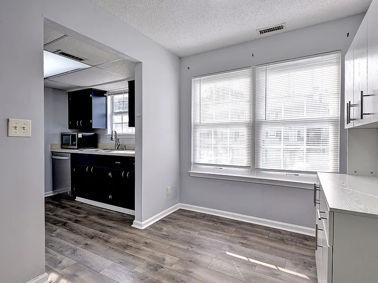 12928 Daybreak Cir — Photo 9