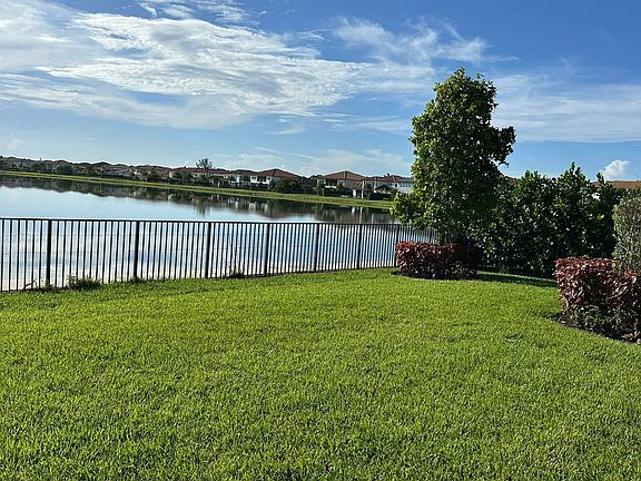 5th image of 8540 W Parkland Bay Trail