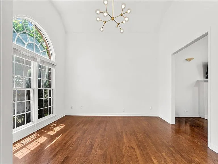 790 Milton Oaks Dr — Photo 6