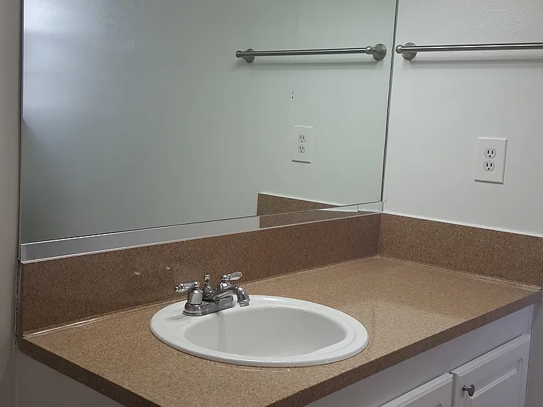Oak Ridge Apartments — Photo 27