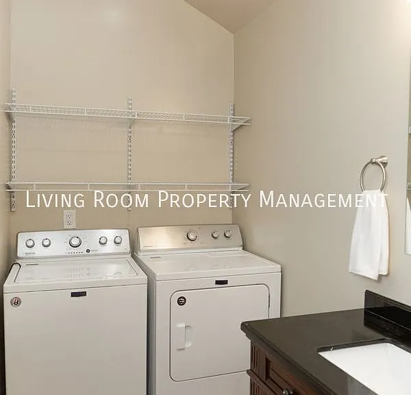 37 NE Morgan St #B — Photo 11