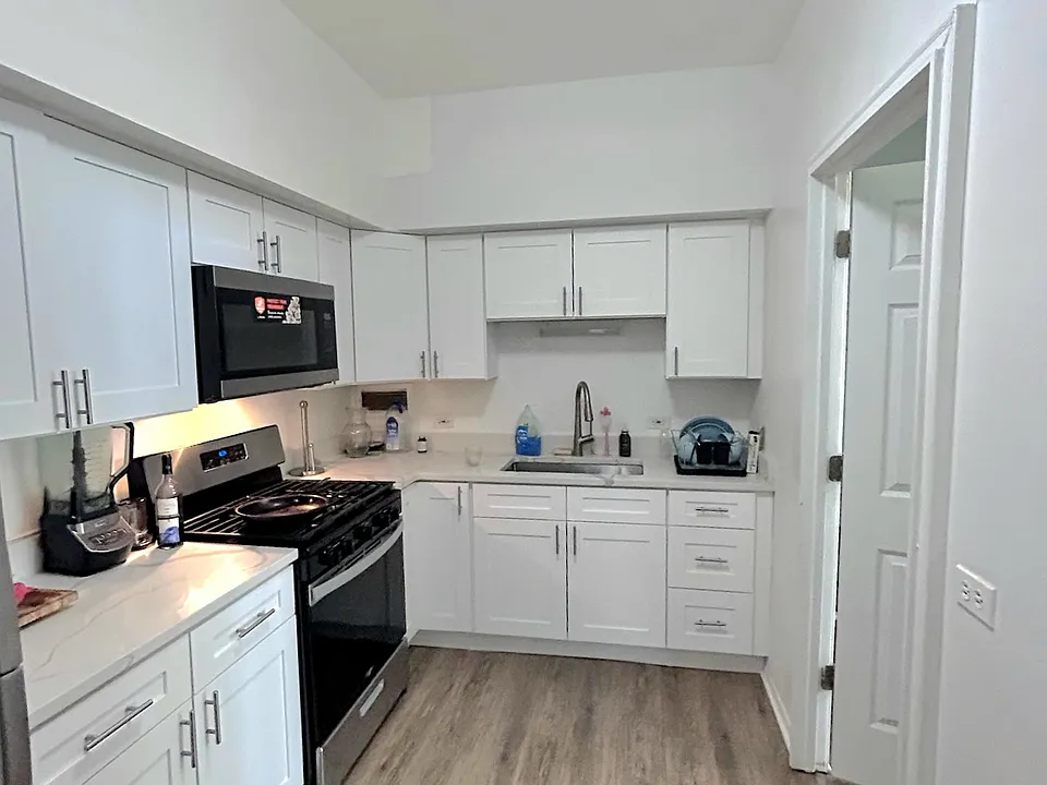 2921 S Michigan Ave #103