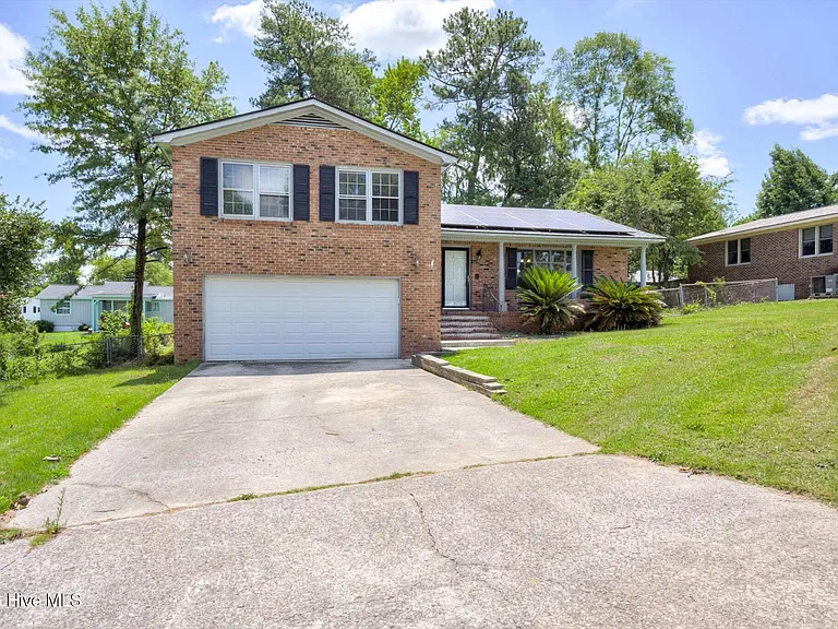 152 Holiday Dr — Photo 4