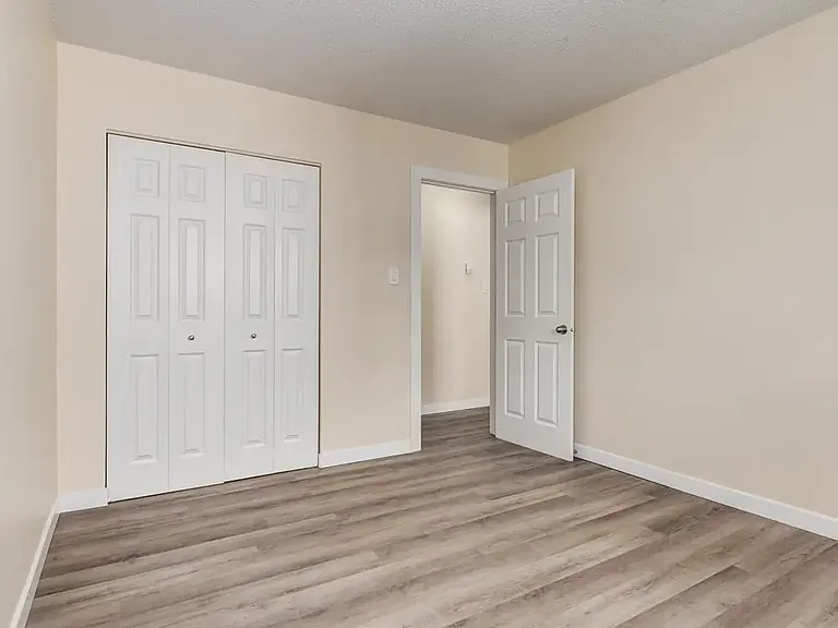 7315 Yellowhead Trl NW — Photo 12