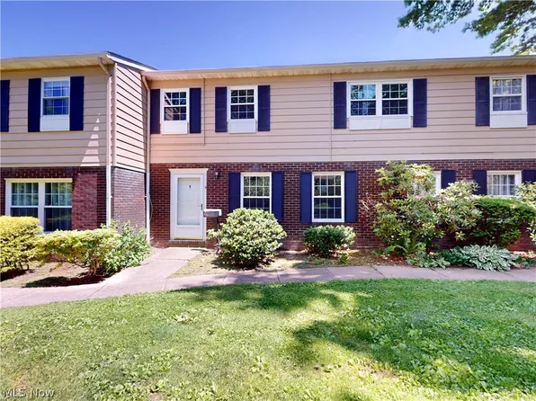 8240 Deepwood Blvd Unit 7-2, Mentor, OH 44060