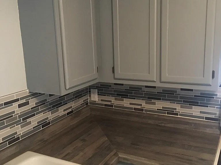 2465 Indianola Ave — Photo 5