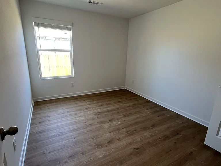573 Arizona St — Photo 15