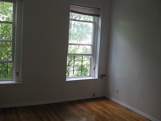 Rented by Windsor Homes Realty Corp | media 69