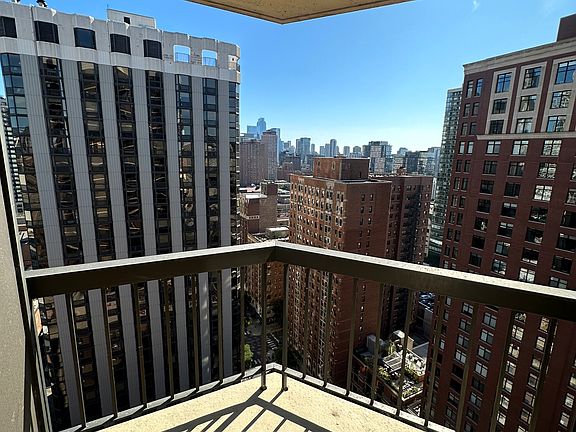 2nd image of 1136 N Lasalle St #2608