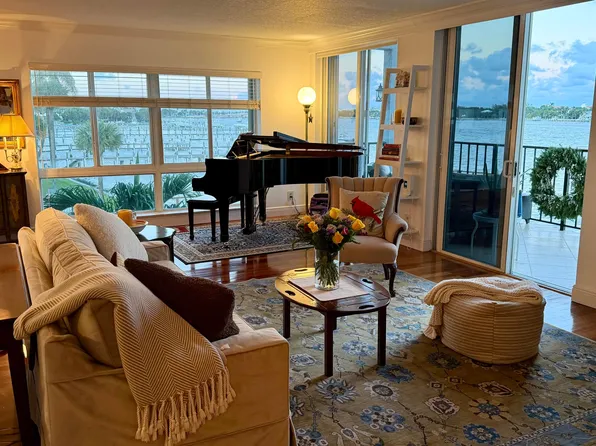 1206 S Lake Drive #301, Lantana, FL 33462