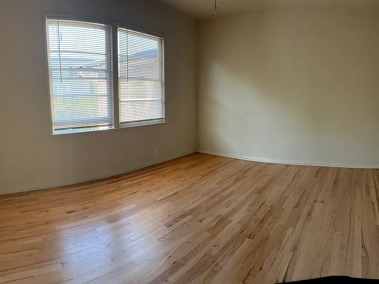 831 Grevelia St #D — Photo 9